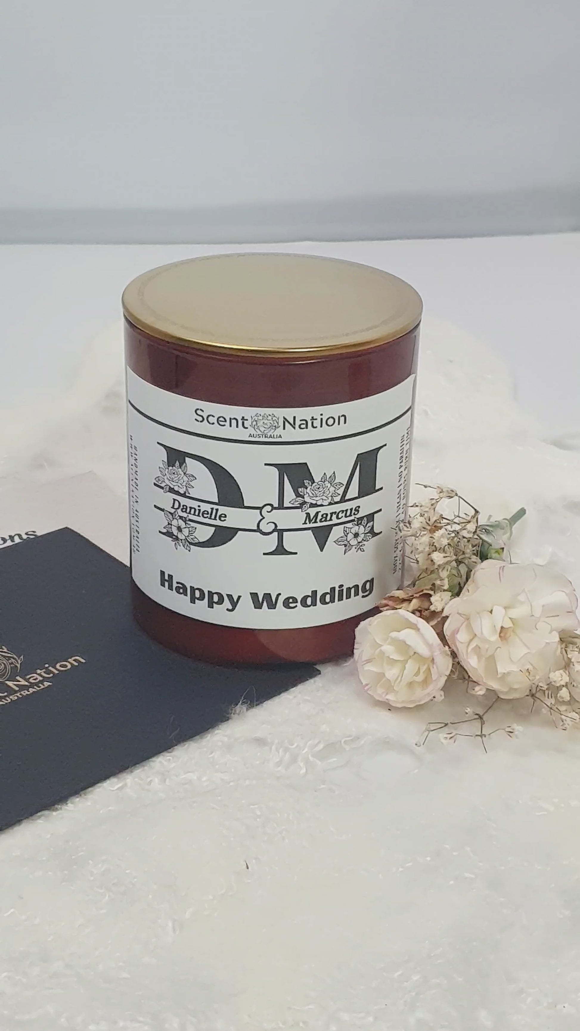 Romantic soy candle, ideal for wedding presents to create a cozy ambiance